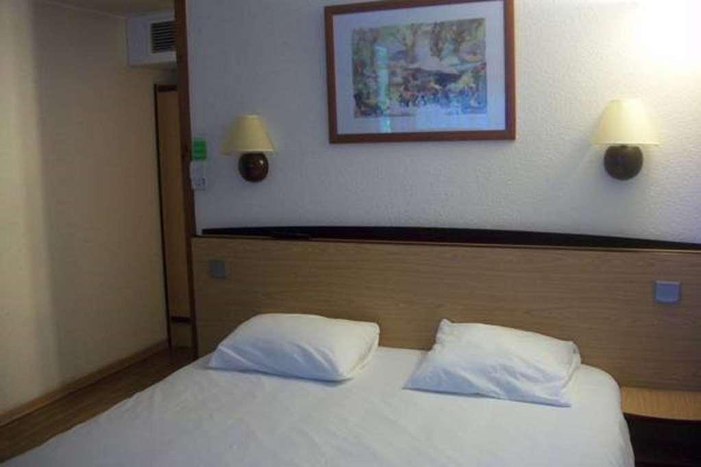 Kyriad Tarbes Bastillac Habitación foto