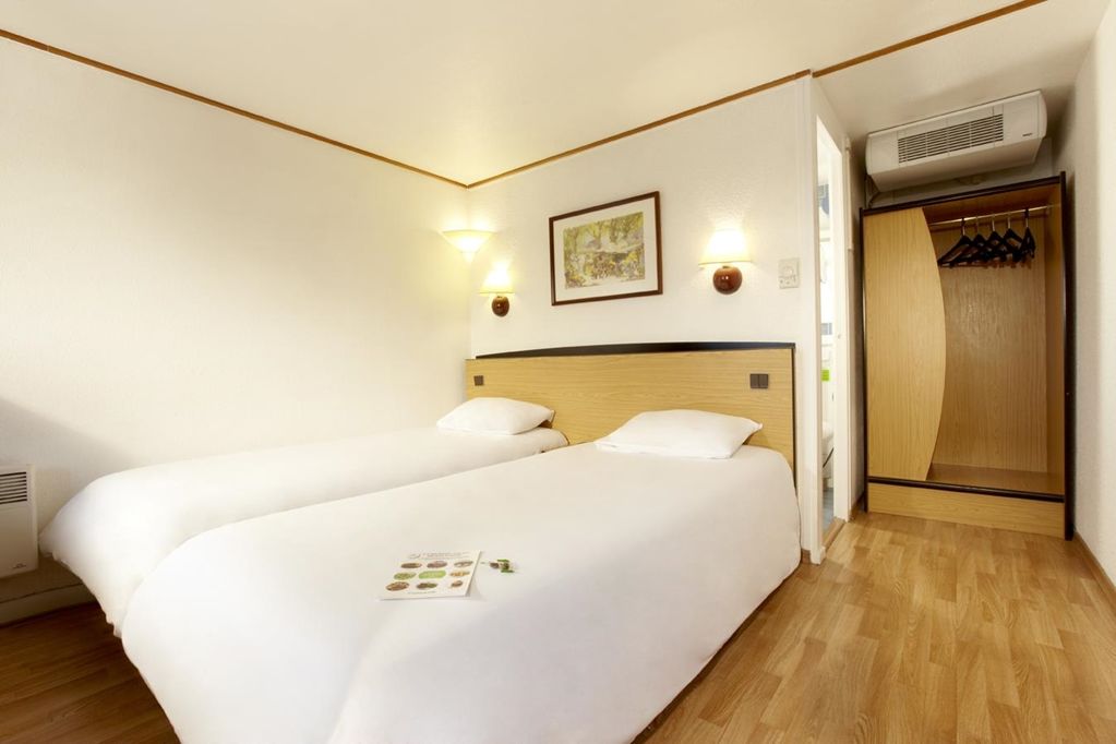 Kyriad Tarbes Bastillac Habitación foto