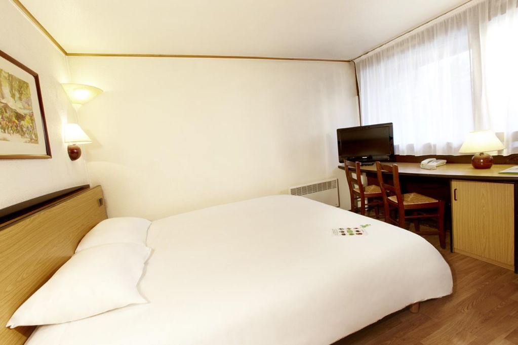 Kyriad Tarbes Bastillac Habitación foto